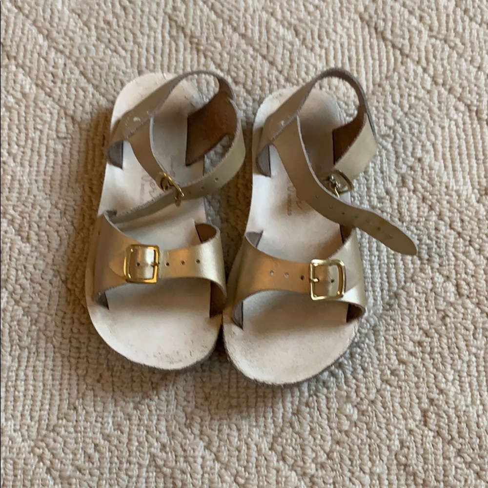 Gold Sunsan Surfers size 11